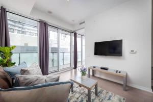1 BR plus Ent District,MTCC,Jays