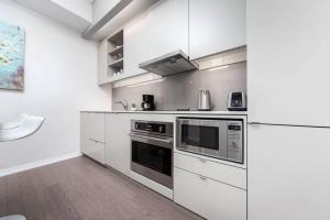1 BR plus Ent District,MTCC,Jays