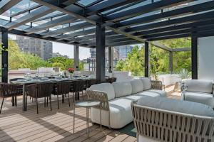 Spacious Group Getaway with Private Terrace and Grill