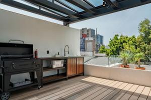 Spacious Group Getaway with Private Terrace and Grill