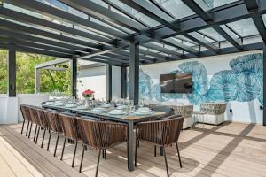 Spacious Group Getaway with Private Terrace and Grill