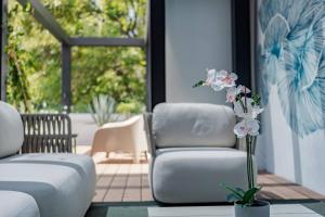 Spacious Group Getaway with Private Terrace and Grill