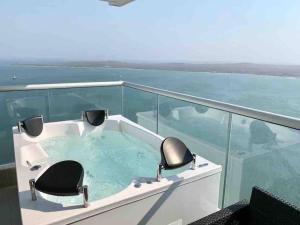 3 Bedroom Sunset penthouse private jacuzzi