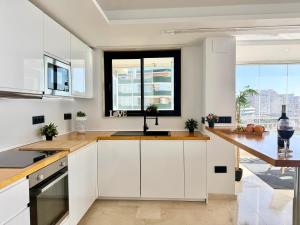 Luxury Beachfront Bright & Spacious by TuriVida