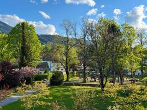 Bergauszeit Alte Post Ferienhaus im Allgäu mit Garten, Bach & Spielplatz