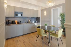 Elegant and bright apartment Laura I