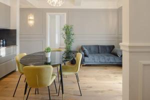 Elegant and bright apartment Laura I