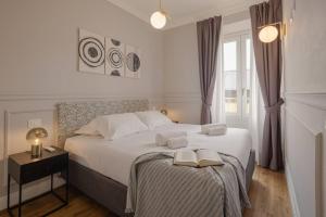 Elegant and bright apartment Laura I