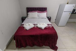 Modern Studio 1 Queen Bed City Center
