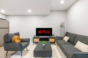 Stylish 1BR Guest Suite | Near UofA, Whyte & DT