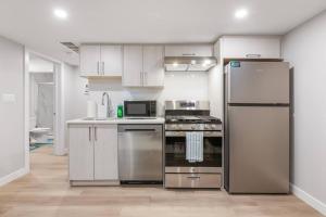 Stylish 1BR Guest Suite | Near UofA, Whyte & DT