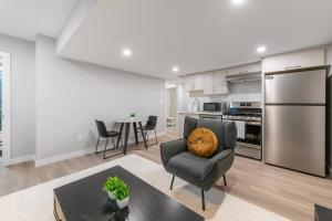 Stylish 1BR Guest Suite | Near UofA, Whyte & DT