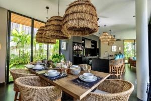 Luxury 3BR Jungle Villa with Private Pool Bar in Ubud