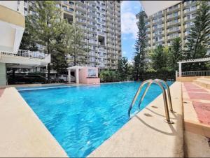 2BR Modern Cozy Haven Near Abreeza SM Lanang