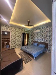 Casa Amici - Private Pool sec 135 Noida