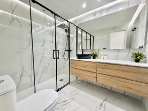 Premium Apartment Beachside Views by TuriVida