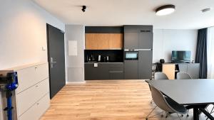 Homely! Skyview, Airport, Fair, Gym, Rooftop!