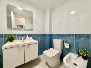 Calm Coastal Boutique Apartment for 12 by TuriVida