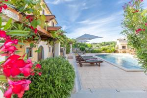 Villa Christina with Pool, Jacuzzi and Sauna