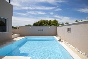4-bedroom villa with pool in Peroj