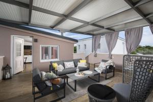 4-bedroom villa with pool in Peroj
