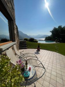 Casa Ronco Frati, piscina vista lago
