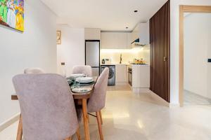 Modern 2BR Apartment with Free Parking, Maârif