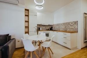 Happy Family Apartments
