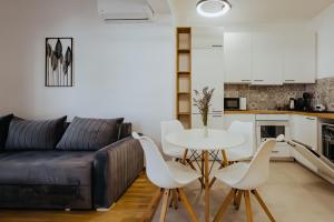 Happy Family Apartments