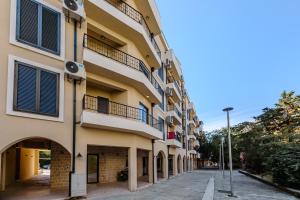 Happy Family Apartments
