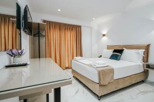 Breeze Hotel