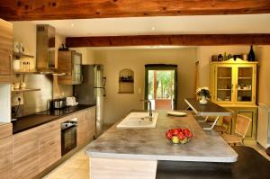 Domaine-Vignoble-piscine-jacuzzi-sauna