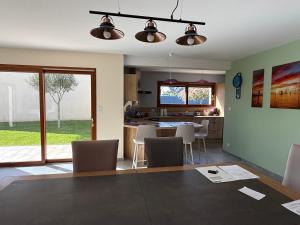 1004 - Maison 5p, à 900m de la plage des Vallées.