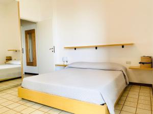I Bagni 36 - Piazza Marconi Fronte Mare con Piscina - Immobil Relax