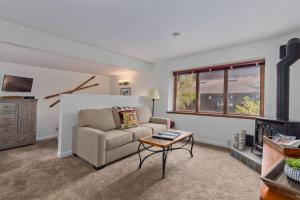 Pet Friendly Studio in Prime Village Location!
