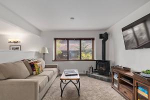 Pet Friendly Studio in Prime Village Location!