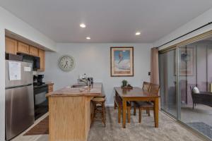 Pet Friendly Studio in Prime Village Location!