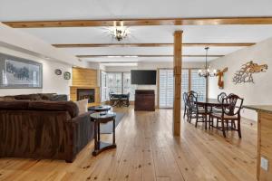 Paradise Slopeside - Patio Views - Walk to Village