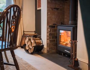 Cottage in central Porlock with garden & parking