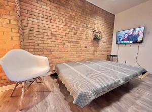 Stylish Apartment in DT Montreal with 3 BDRs and Parking