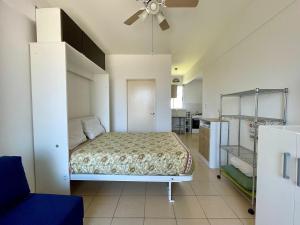Bright studio apartment for Four people