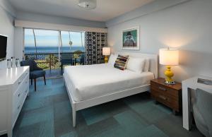 Suite with Sea View room in La Jolla Cove Suites