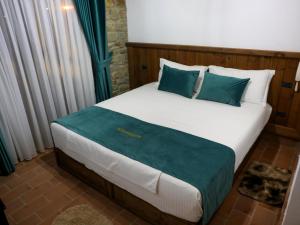 Kështjella M&D , Ndoq Tiranë