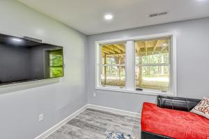 Lakefront home with boat mooring, deck, hot tub, game room & fast WiFi - dogs OK
