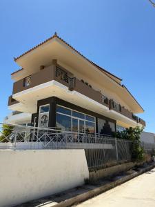 Luxury apartment next to the Airport and Coast Artemida Fully Renovated June 2026