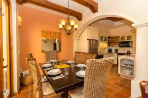Pleasant home close to community Pool and Wine bar