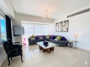 ICON Oceanfront Retreat by Monyxbnb
