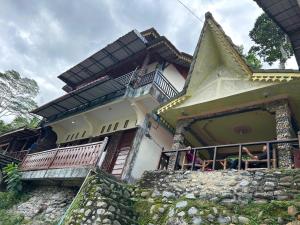 Sumatra Inn & Travel