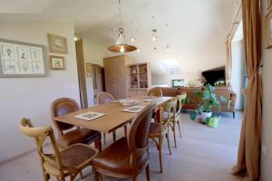 Private Villa for 12 Peaceful Karst Escape