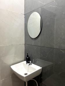 1BHK Luxury Stay 20 mins away from Airport